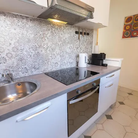 Magnifique Rez De Jardin Port Apartment *