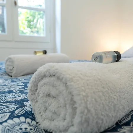 Magnifique Rez De Jardin Port Apartment *