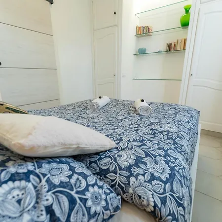 Magnifique Rez De Jardin Port Apartment *