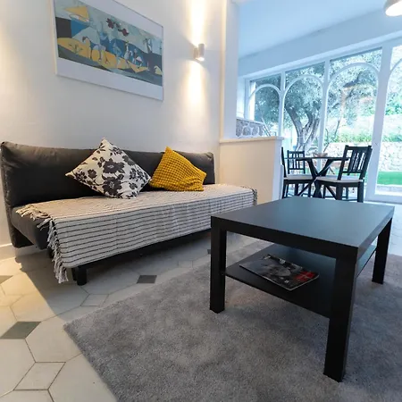 Magnifique Rez De Jardin Port Apartman Nizza